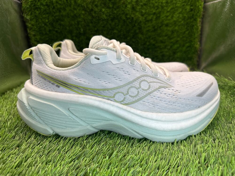 Saucony Hurricane 25 S11026-241 Athletic Sneaker Women's 8 White Mesh Training